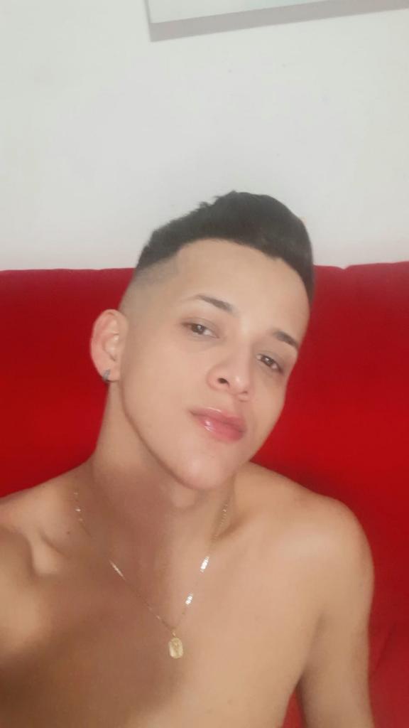 630810339: Chico busca chica en Barcelona