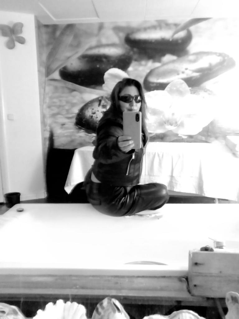 678570202: Chica busca chico en Barcelona