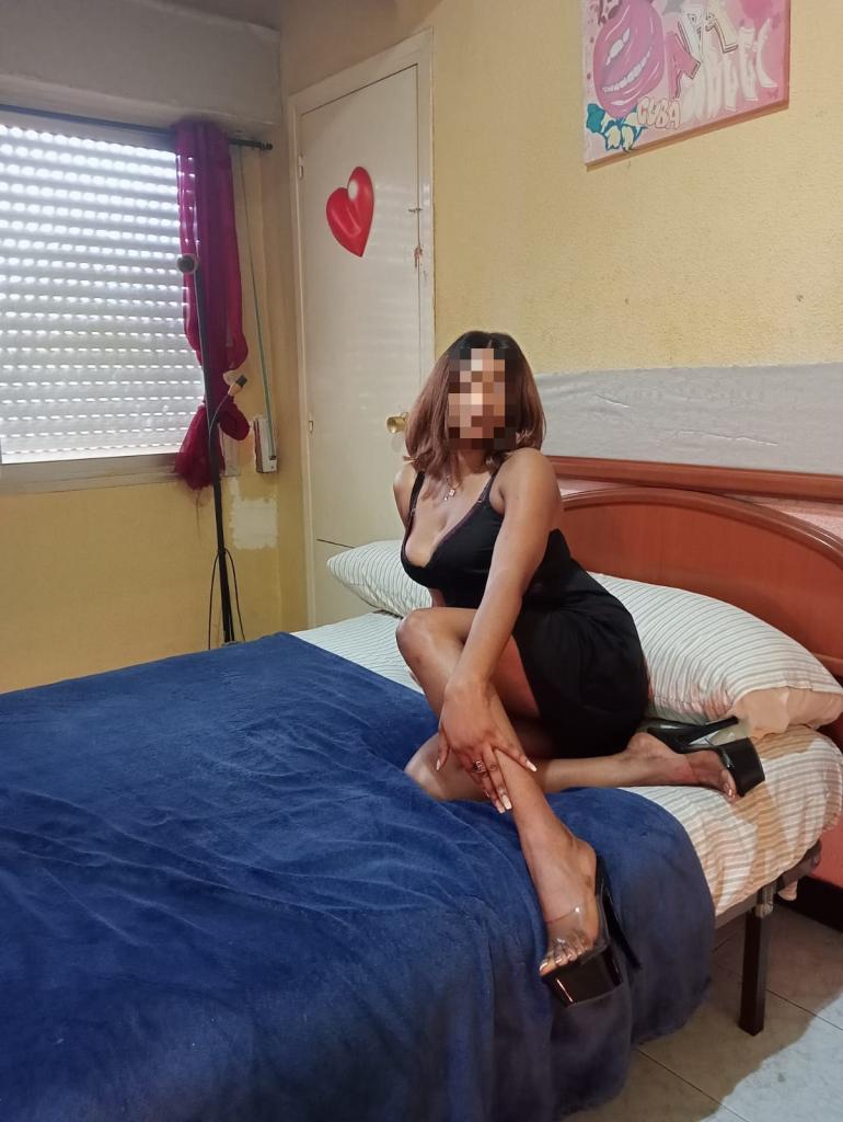 631941209: Chica busca chico en Murcia