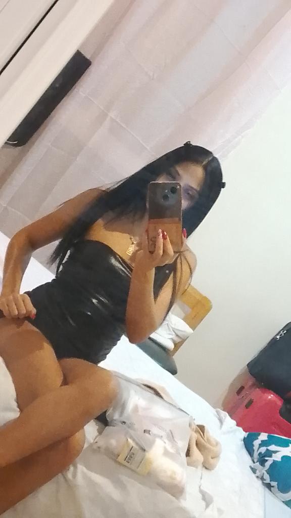 620231870: Chica busca chico en Sevilla