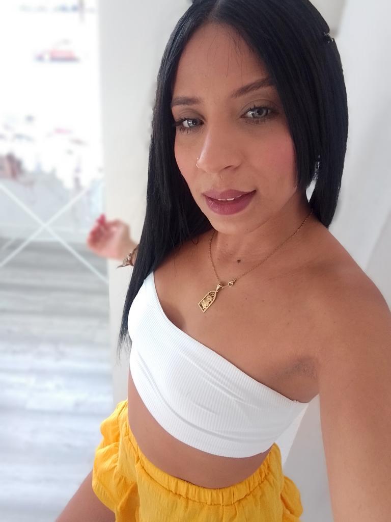 620231870: Chica busca chico en Sevilla