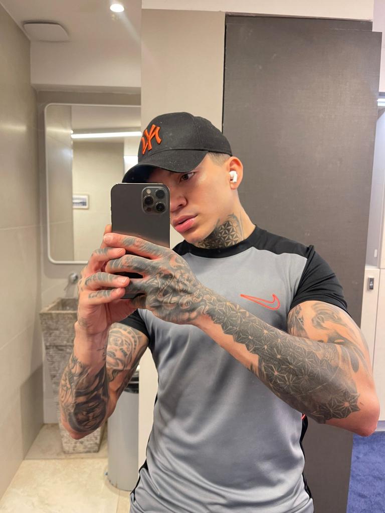 631044024: Chico busca chica en Pontevedra