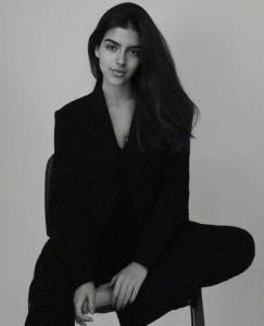 607428335: Chica busca chico en Madrid