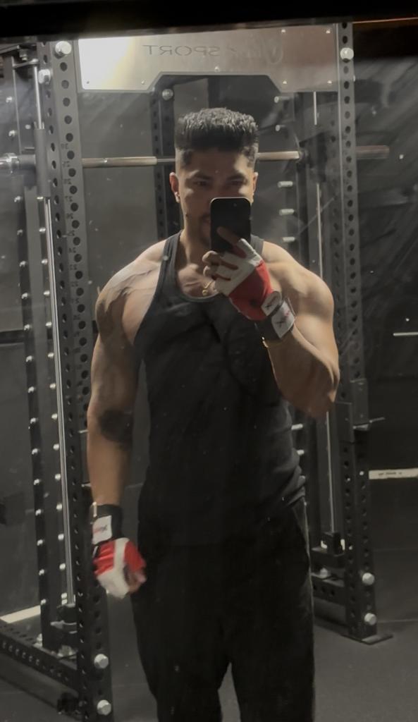 Chico busca chica en Orense: 