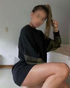 613306290: Chica busca chico en Barcelona
