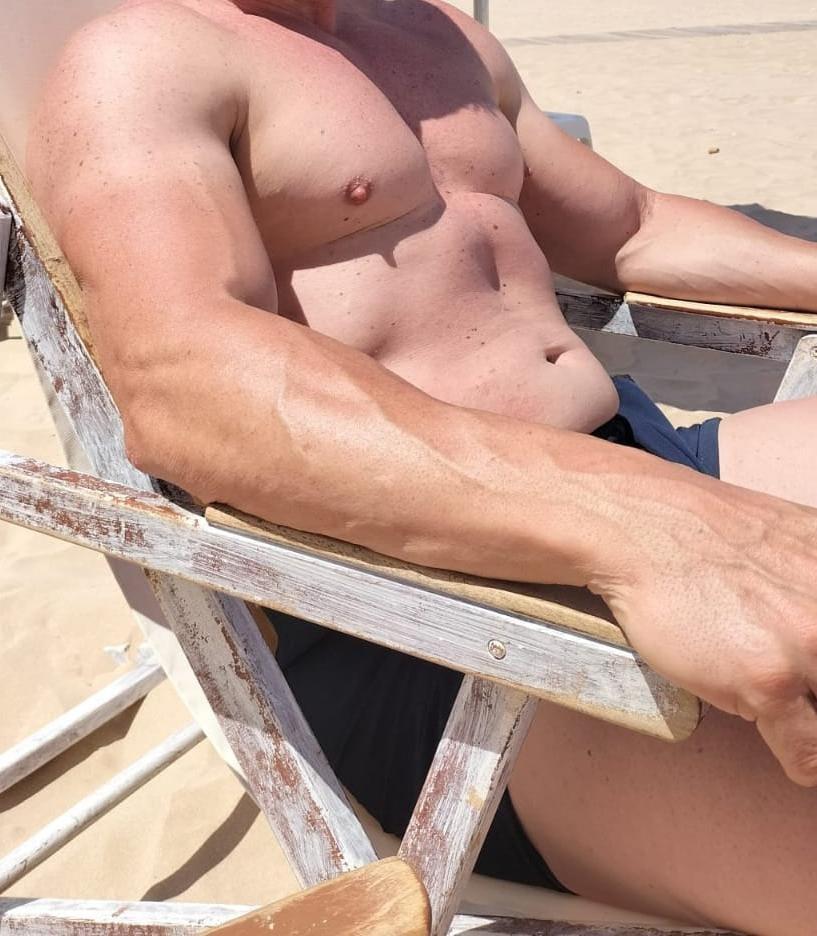 663187174: Chico busca chica en Valencia