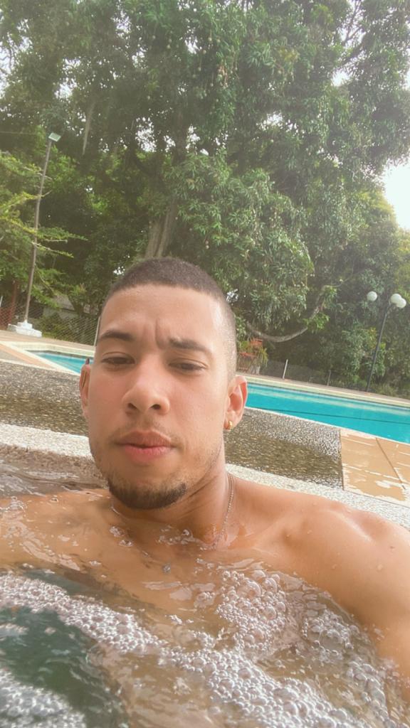 667685098: Chico busca chica en Sevilla