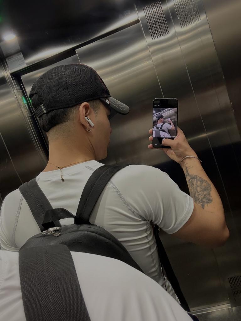 698461472: Chico busca chica en Barcelona