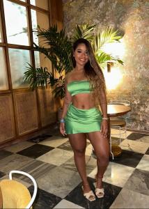 664085854: Chica busca chico en Granada