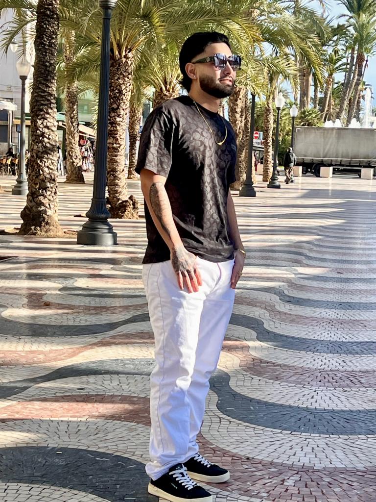 Chico busca chica en Alicante: 