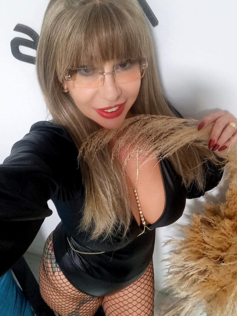 Chica busca chico en Almería: 