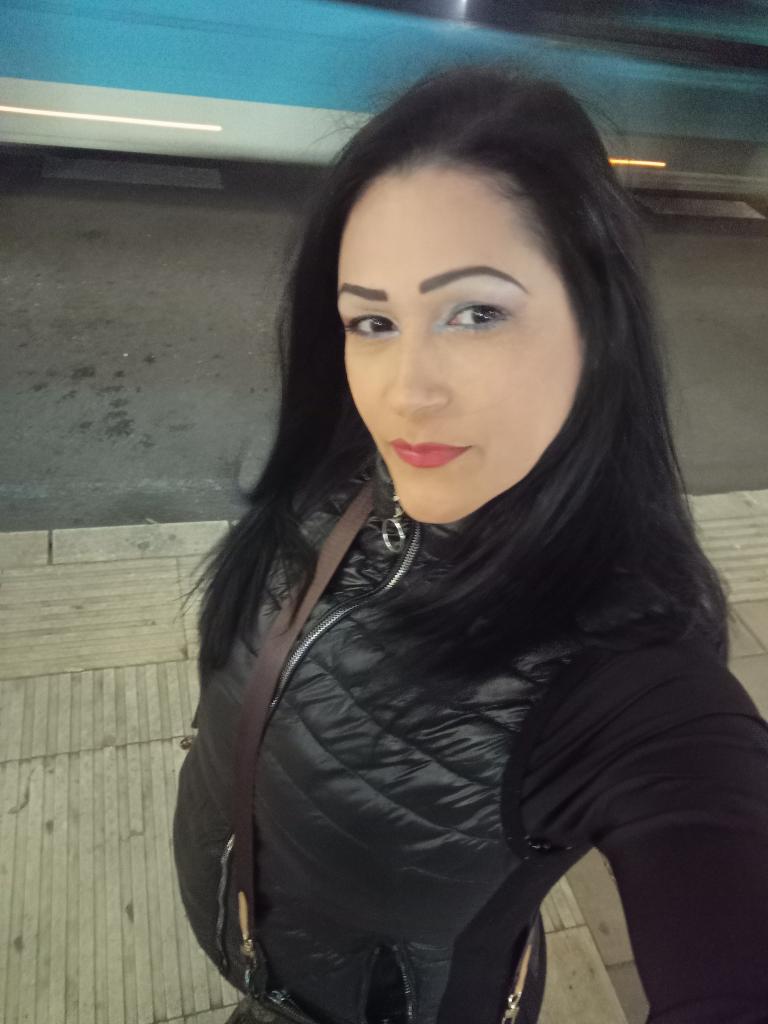 613944750: Chica busca chico en Málaga