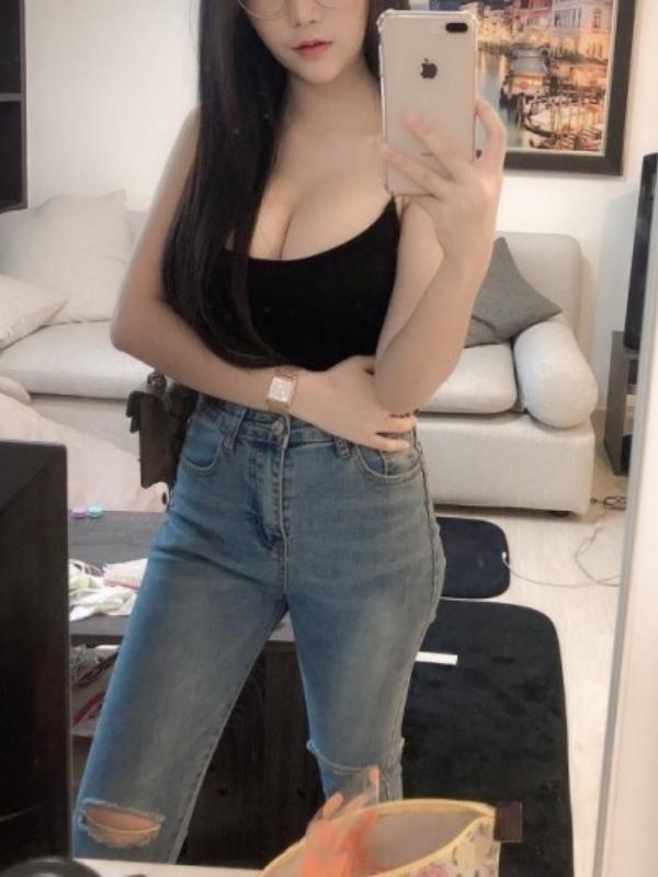 692669693: Chica busca chico en Barcelona