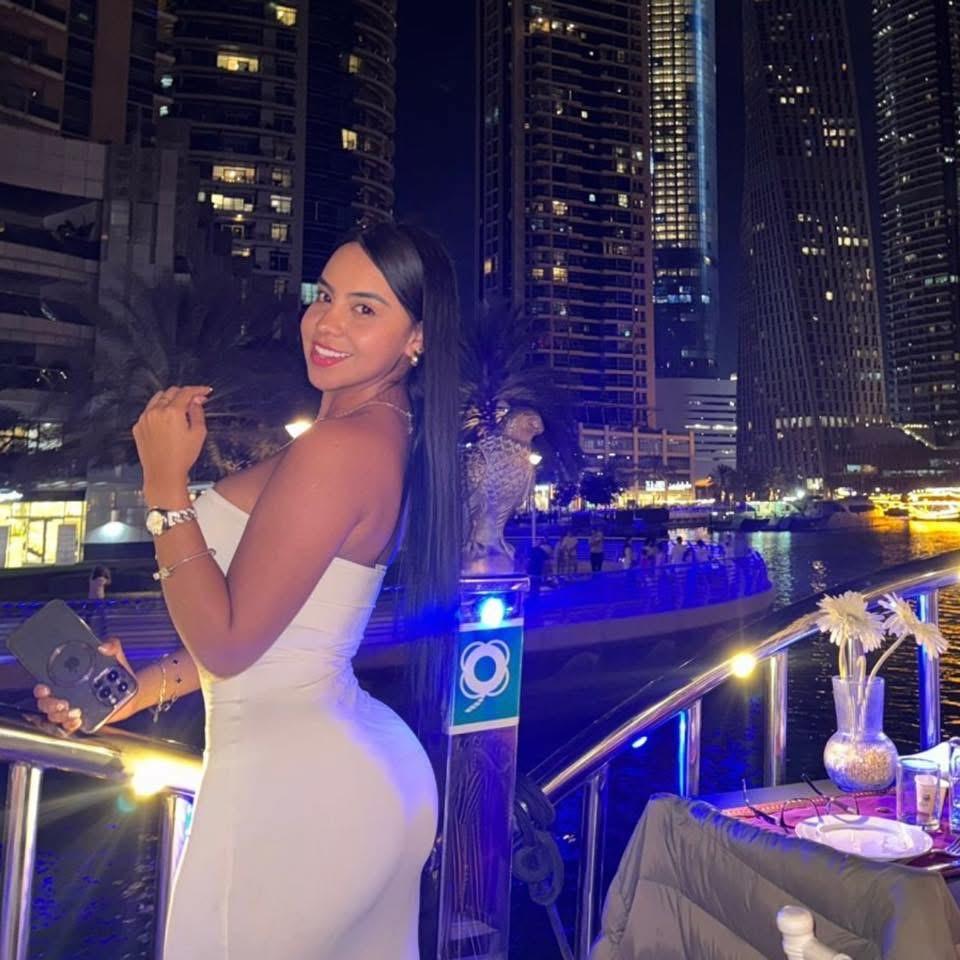 631544406: Chica busca chico en Barcelona