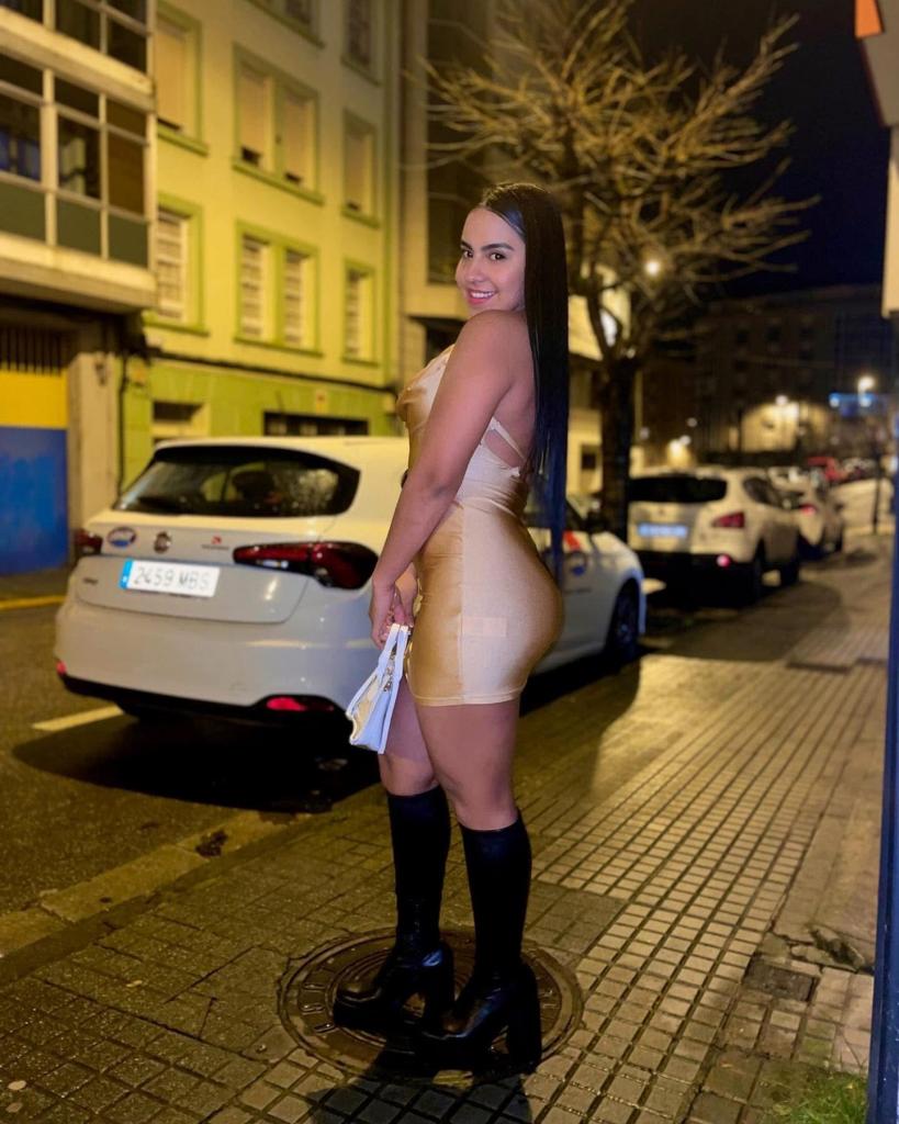 631544406: Chica busca chico en Barcelona