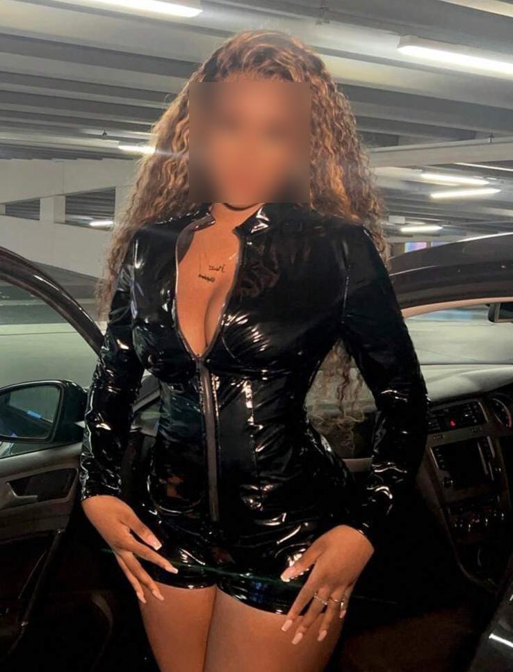 Chica busca chico en Almería: Chica busca chico