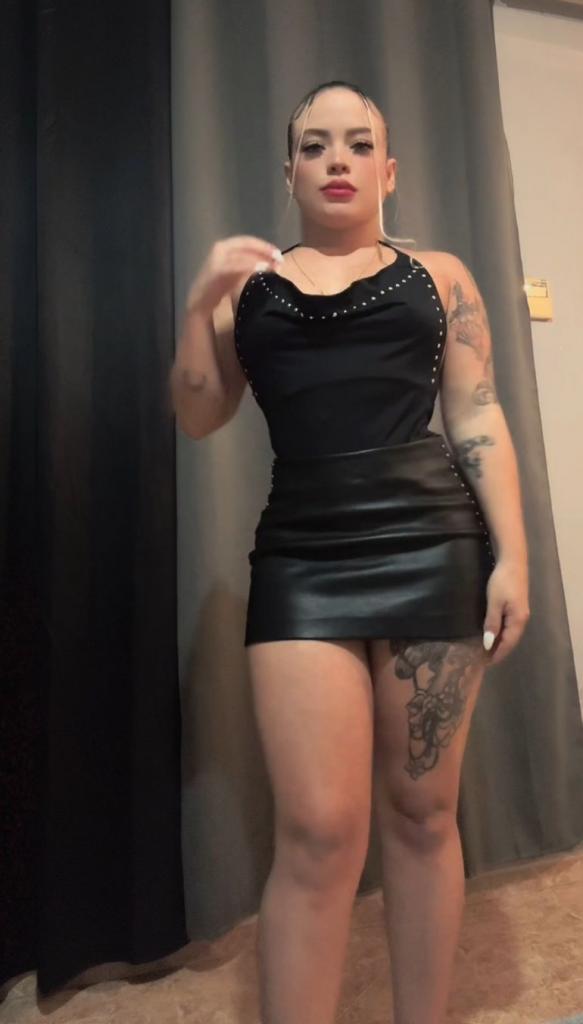 661629375: Chica busca chico en Barcelona