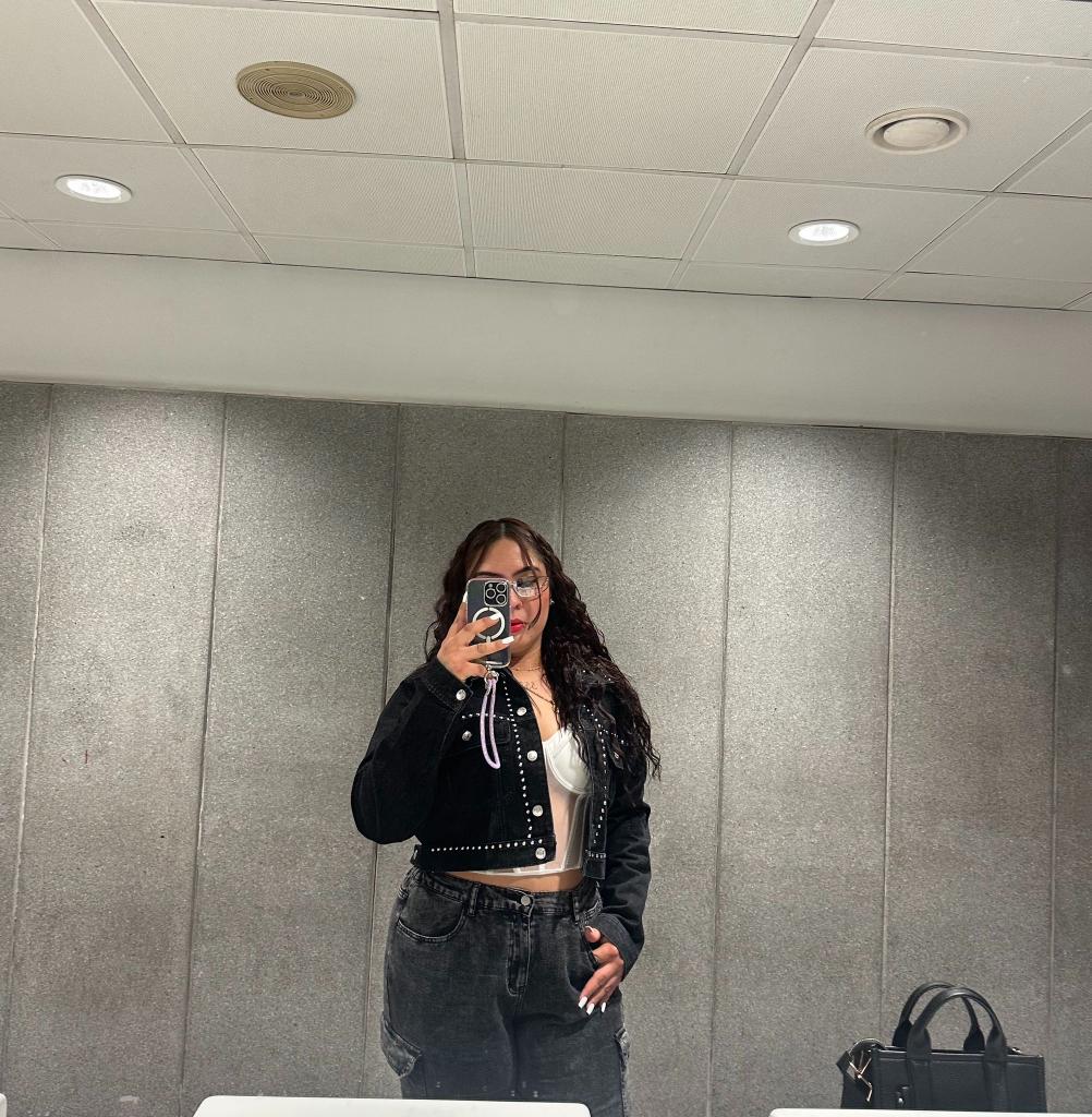 632022968: Chica busca chico en Barcelona