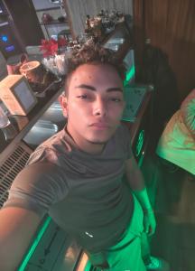 613196110: Chico busca chica en Ceuta