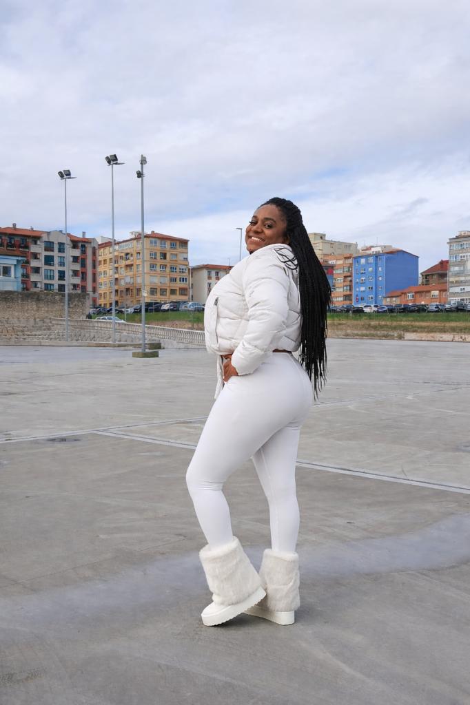 613296788: Chica busca chico en Asturias