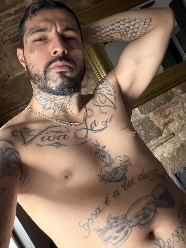 687793022: Chico busca chica en Barcelona