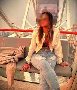 611221421: Chica busca chico en La Coruña