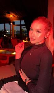 610452497: Chica busca chico en Barcelona