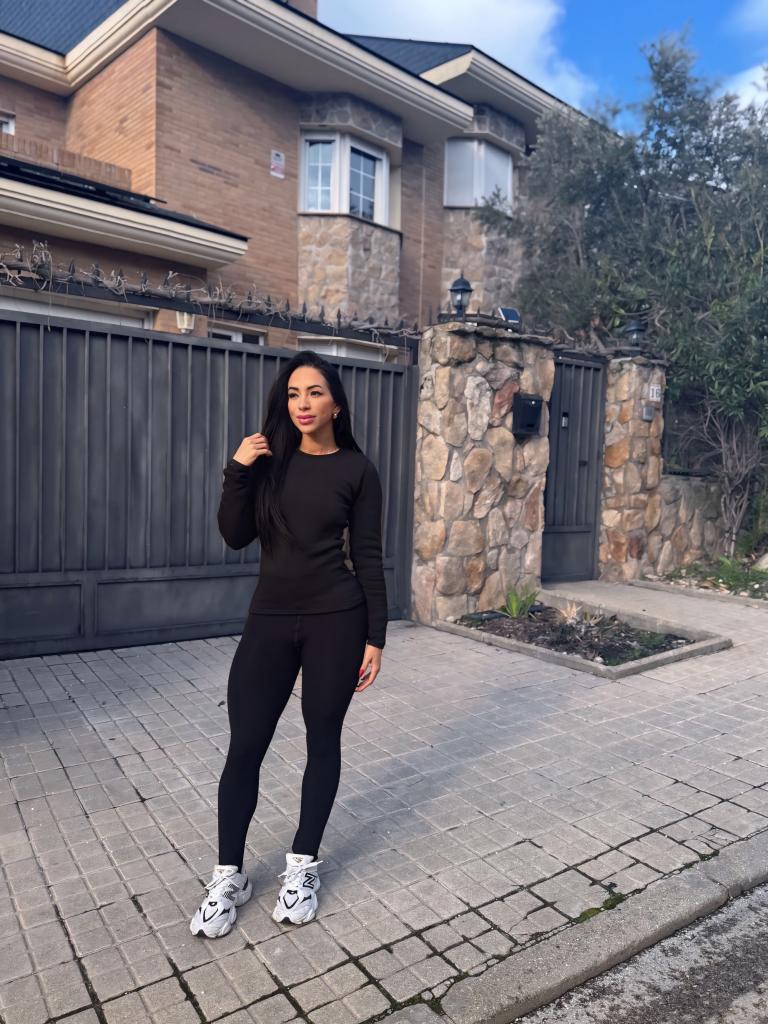 631630220: Chica busca chico en Madrid