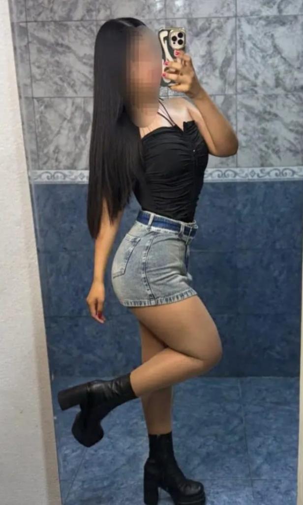 623725582: Chica busca chico en Sevilla