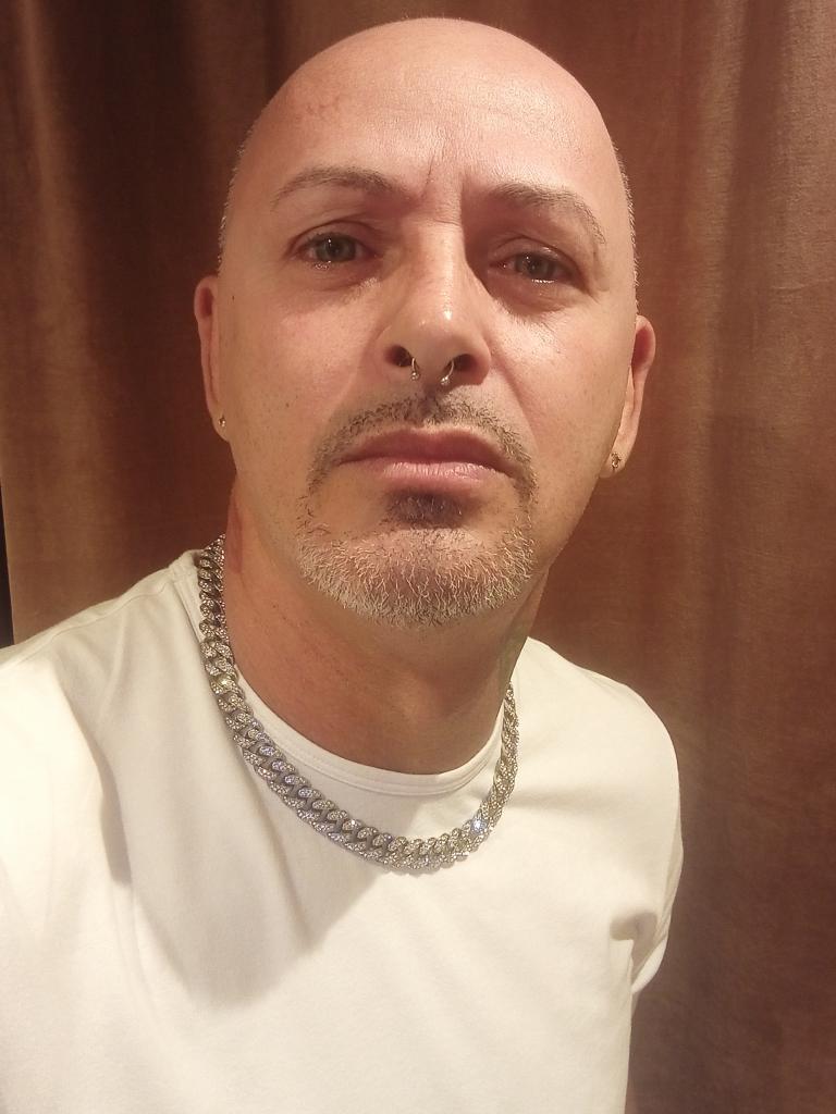 605131165: Chico busca chica en Pontevedra