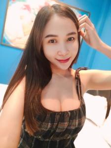 692669693: Chica busca chico en Barcelona