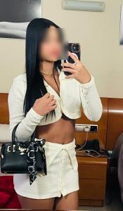 614210813: Chica busca chico en Barcelona