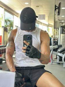 687133916: Chico busca chica en Las Palmas