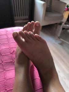 607881655: Chica busca chico en Madrid