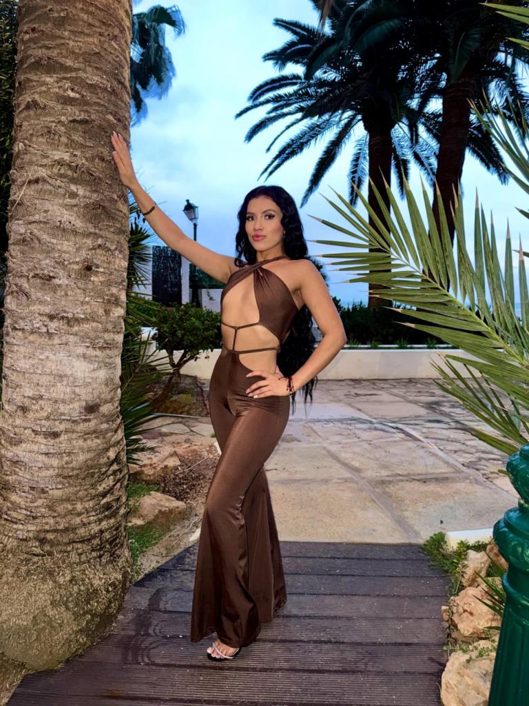 Chica busca chico en Ibiza: 