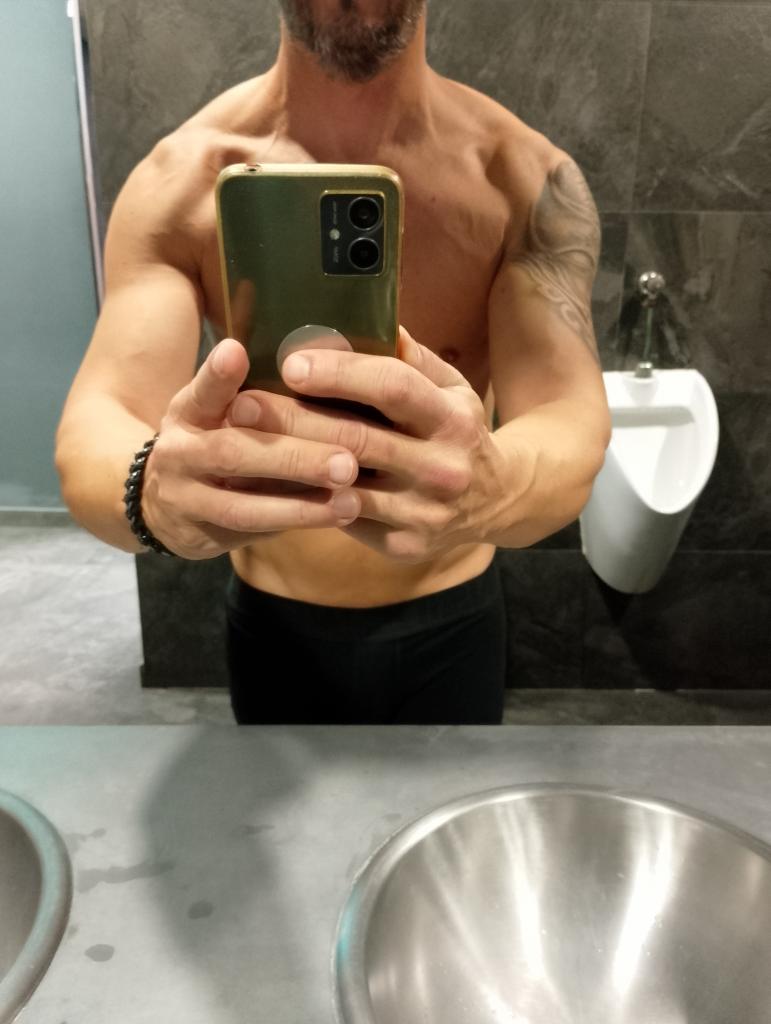 646469671: Chica busca chico en Málaga