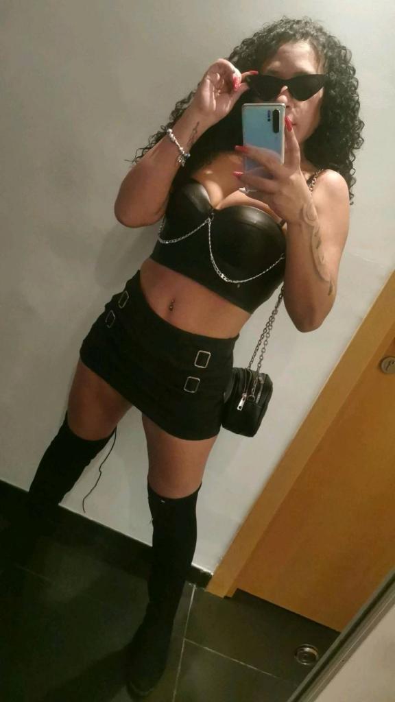 Chica busca chico en Almería: 