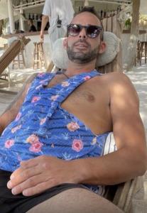 615488395: Chico busca chica en Barcelona