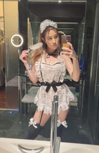 613908329: Chica busca chico en Barcelona