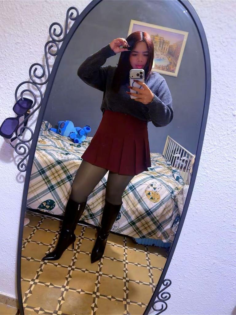 695333736: Chica busca chico en Barcelona