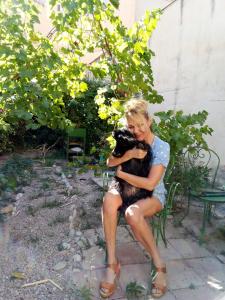 671192944: Chica busca chico en Gerona