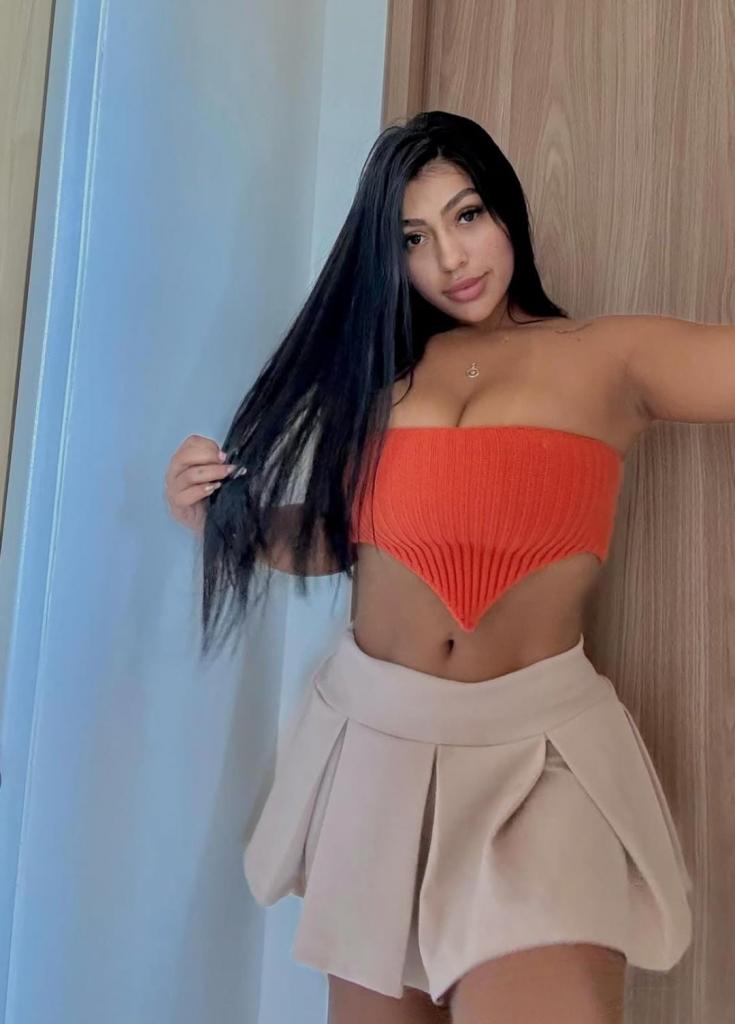 611309977: Chica busca chico en Barcelona