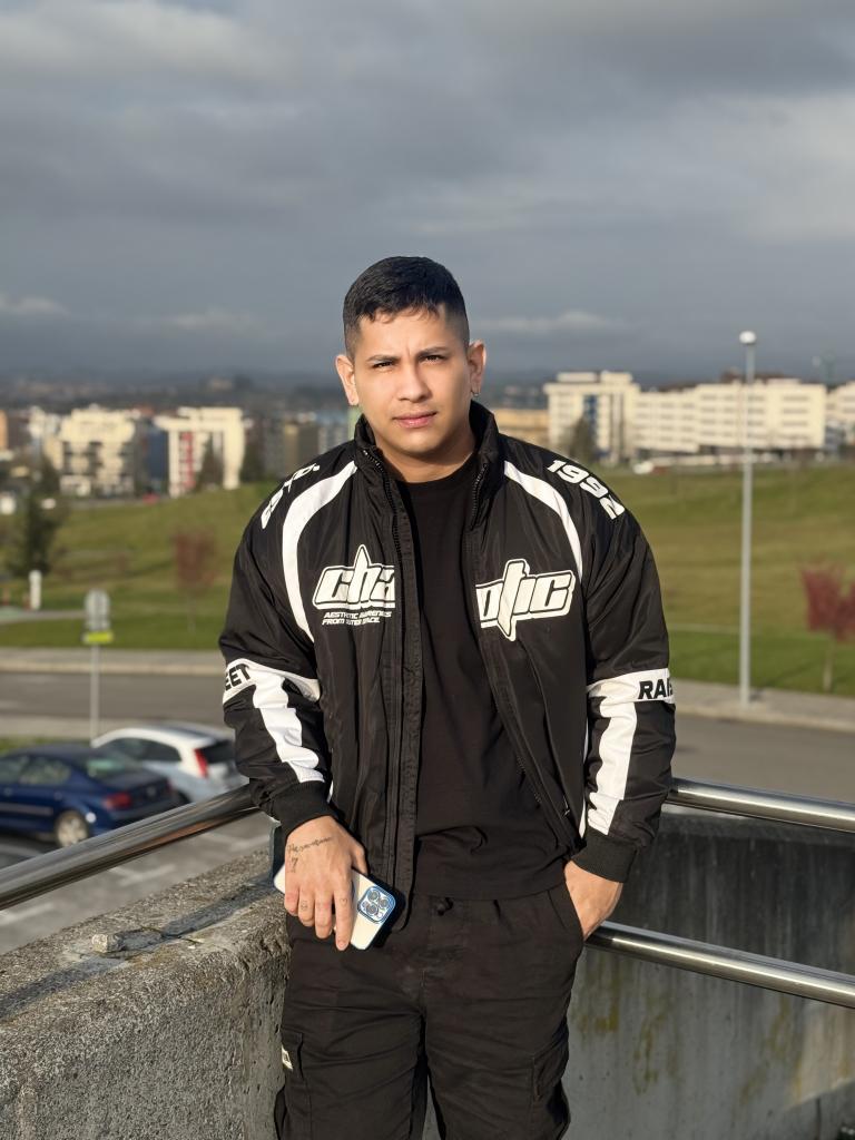 613637662: Chico busca chica en Granada