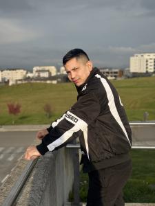 613637662: Chico busca chica en Granada