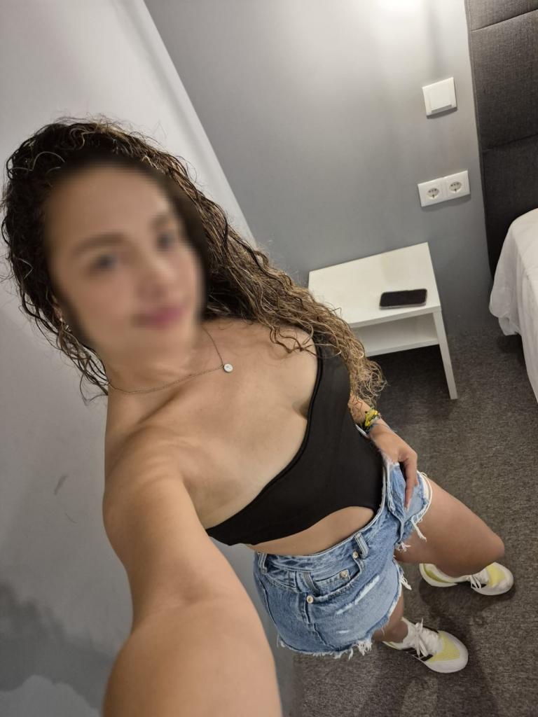 614851854: Chica busca chico en Menorca