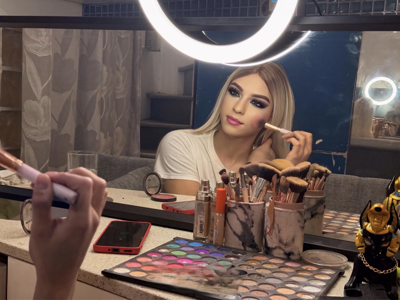 610429349: Transexual en León