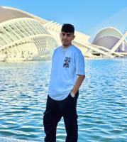 662089415: Chico busca chica en Valencia