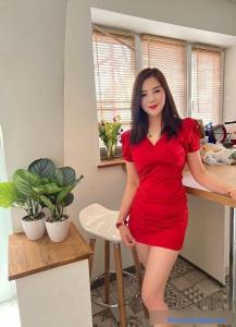 663395539: Chica busca chico en Barcelona