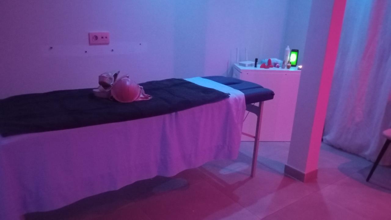 692092203: Chica busca chico en Cádiz