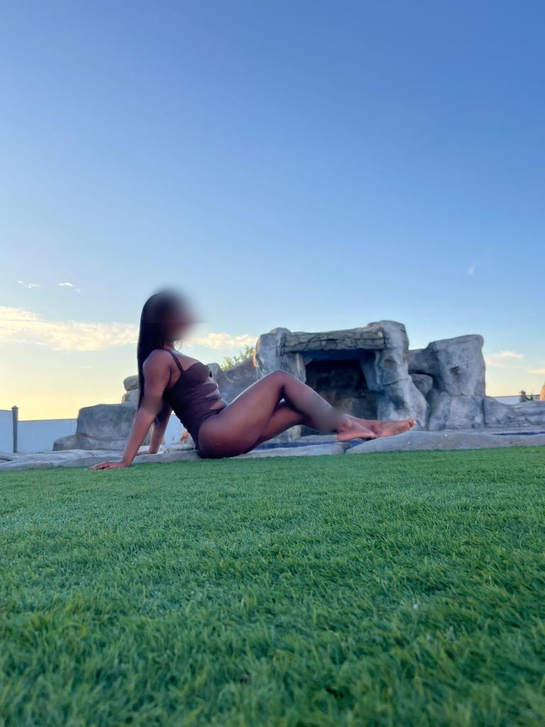 694227779: Chica busca chico en Sevilla